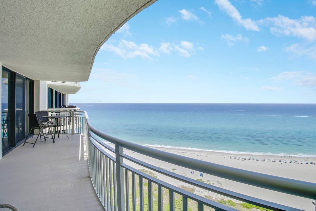 Incredible ocean front condo now available for rent !