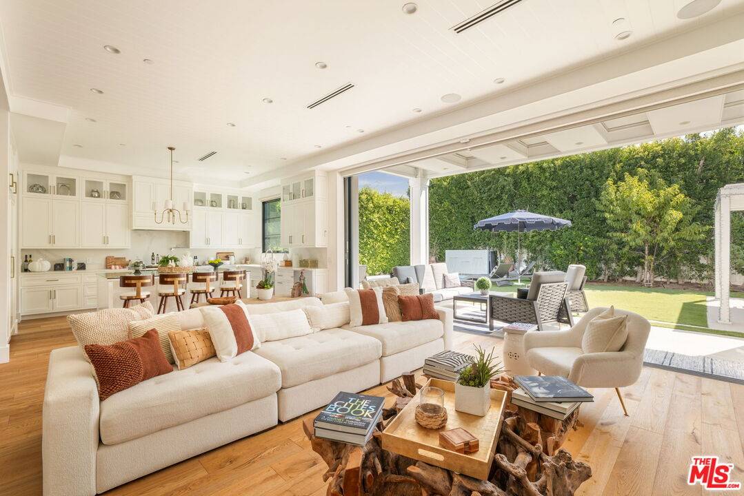 10456   Almayo Ave 5BR La