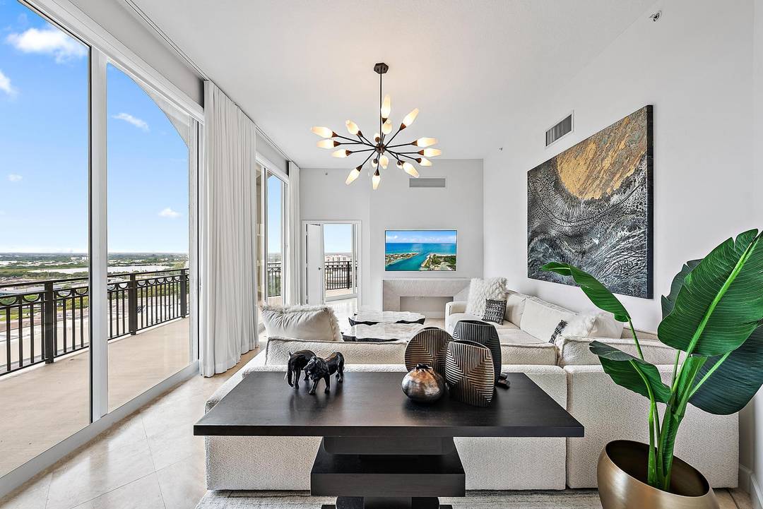 Imagine waking up every morning, 20 stories above the city, with nothing but sweeping skyline sunset views.