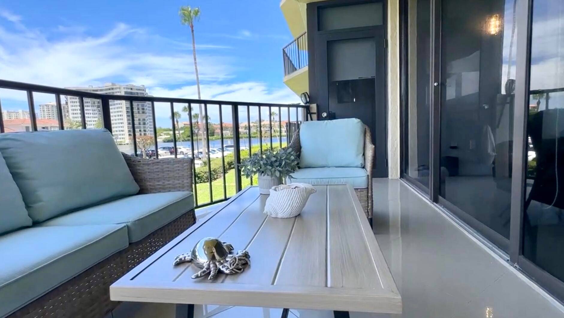 Spacious 1 bed 1. 5 bath waterfront condo in Porta Bella East !