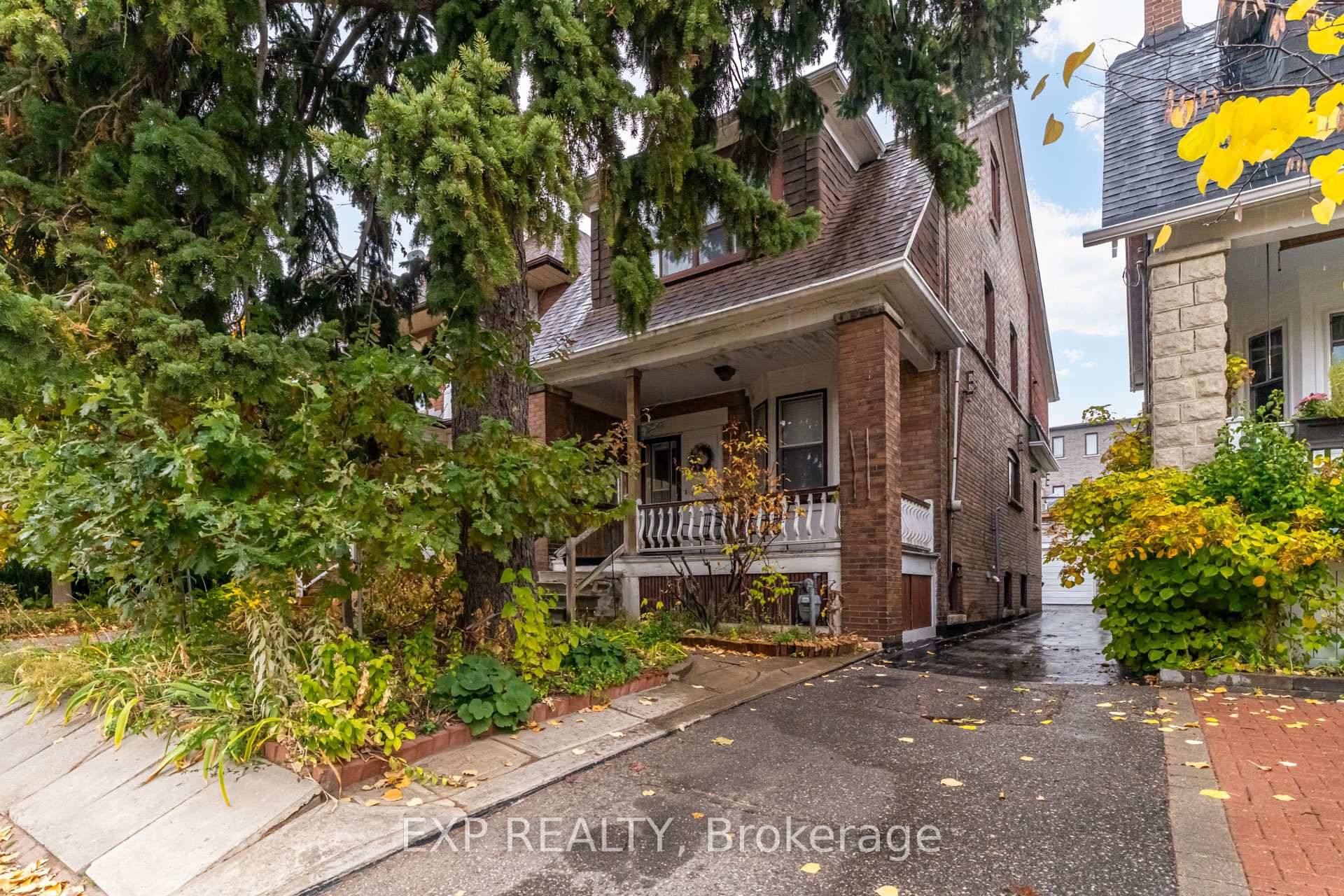 Welcome Home To This Bright And Spacious 1 Bedroom Unit Located In One Of Toronto's Most Vibrant Neighbourhoods.