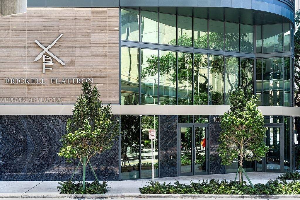 PH5304 at Flatiron Brickell is a rare trophy sky residence conceived by visionary developer Ugo Colombo, architect Luis Revuelta, and interior designer Massimo Losa Ghini.