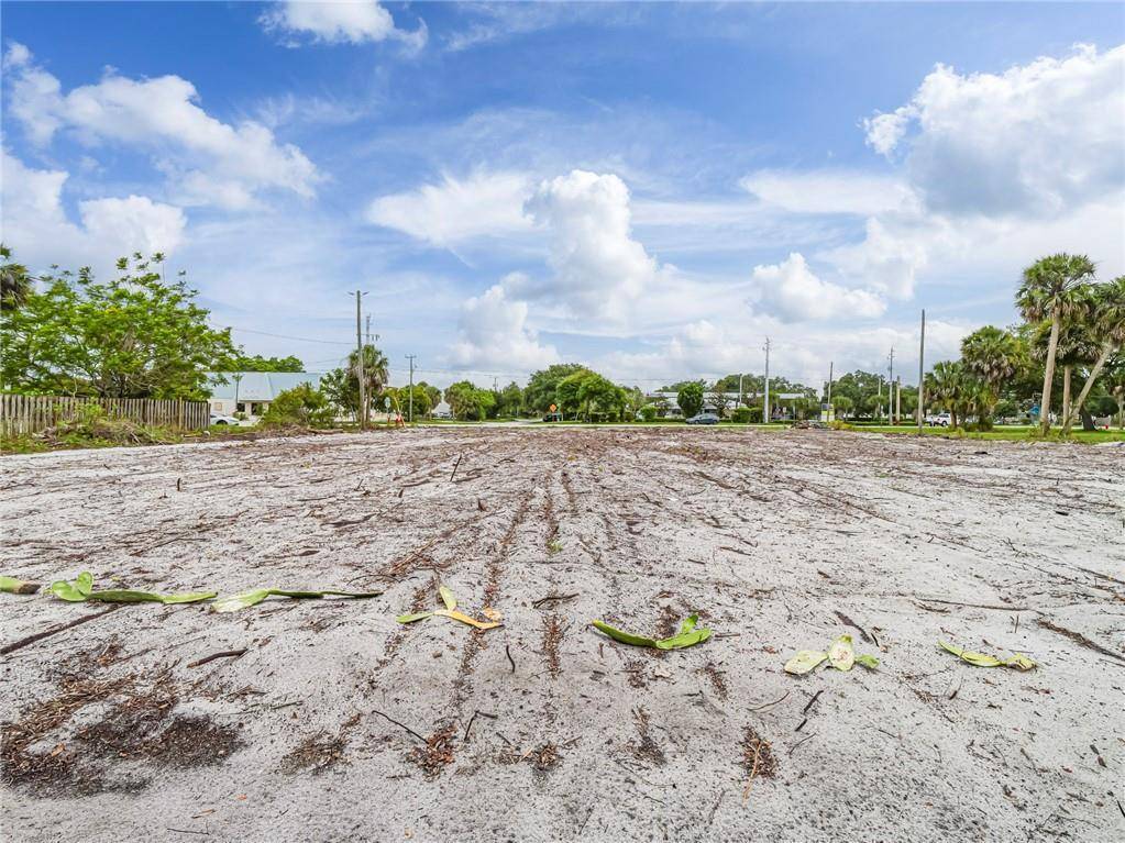 Large piece of vacant land centrally located off 4th Street.