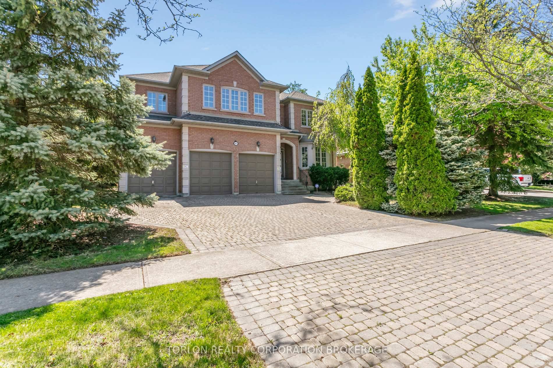 Situated in the highly desirable Credit Mills neighborhood this Greenpark built home is on a family friendly, child safe street with very little traffic.