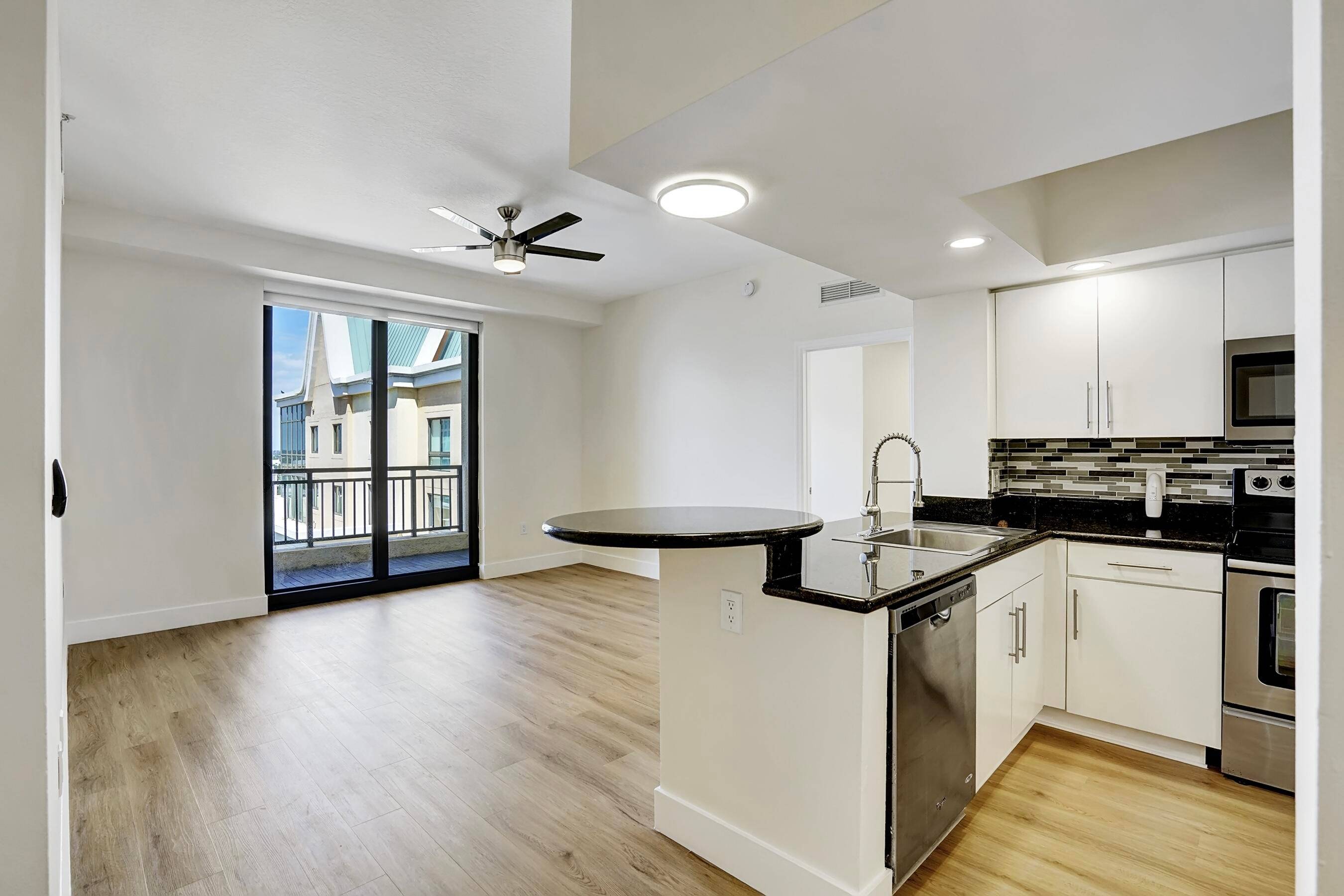 Welcome to your luxurious penthouse in the heart of Downtown Fort Lauderdale !