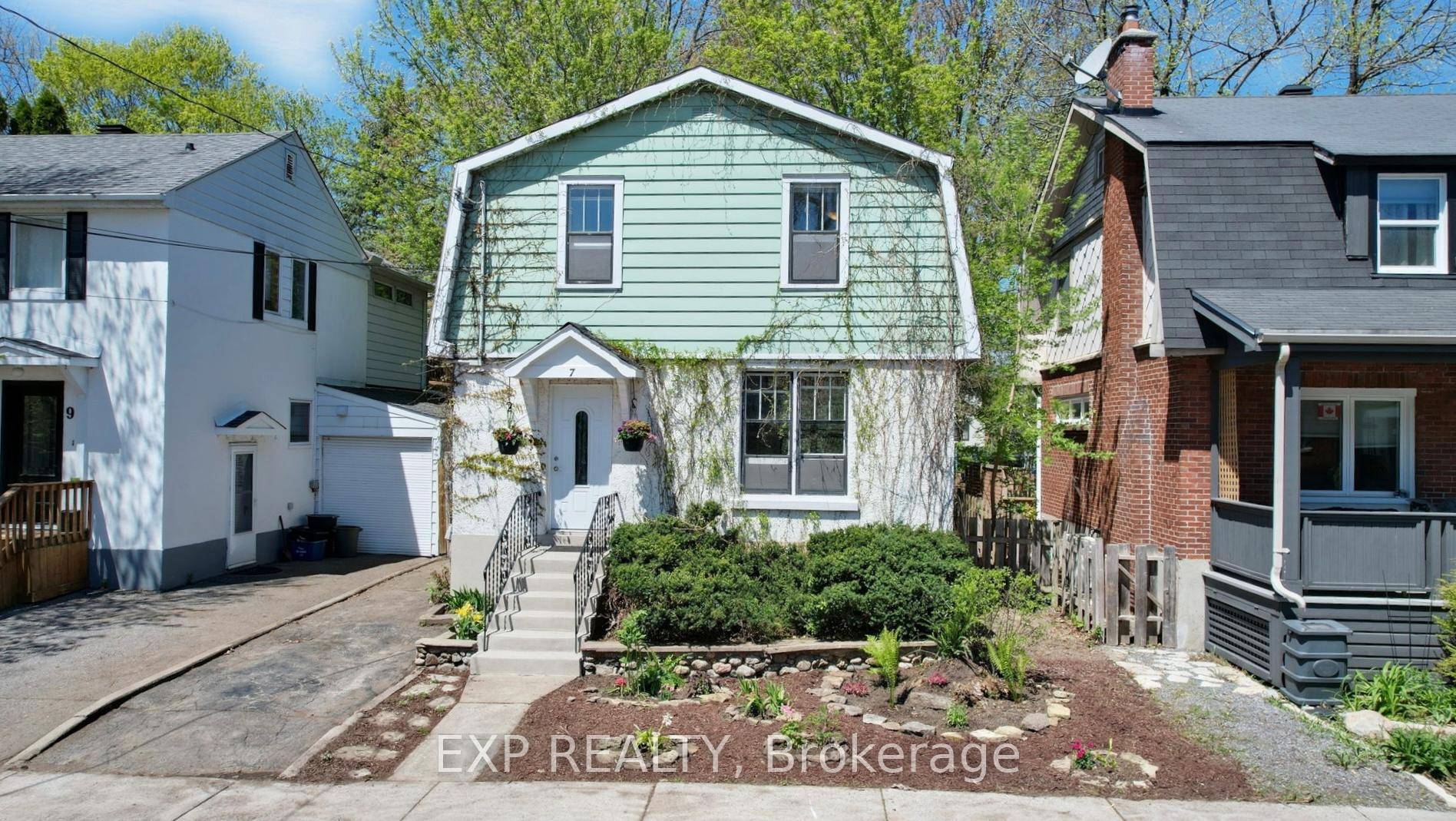Unbeatable Location in the Heart of Old Ottawa South !