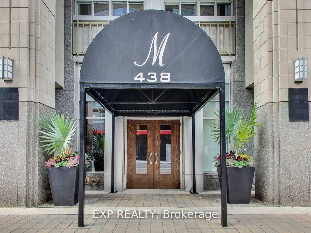Dream home in downtown ! The Largest Studio amp ; The Only One W Parking !
