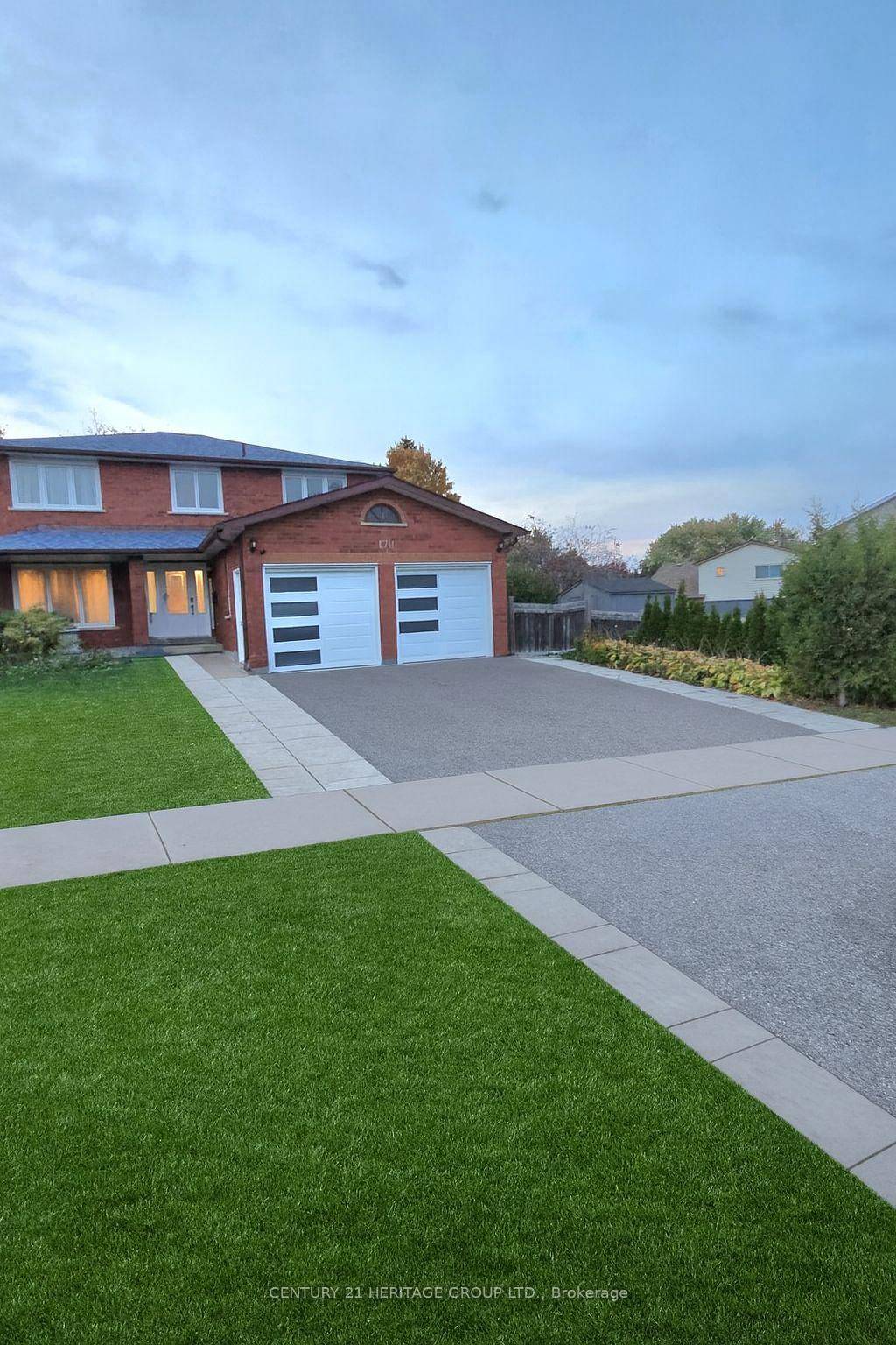 Beautiful 4 Bedroom Home plus 2 Basement Suite With Gas Fireplace with amp ; 2 X 3 Pc Bath and 2 bedrooms no kitchen in basement, with Stunning Backyard amp ...