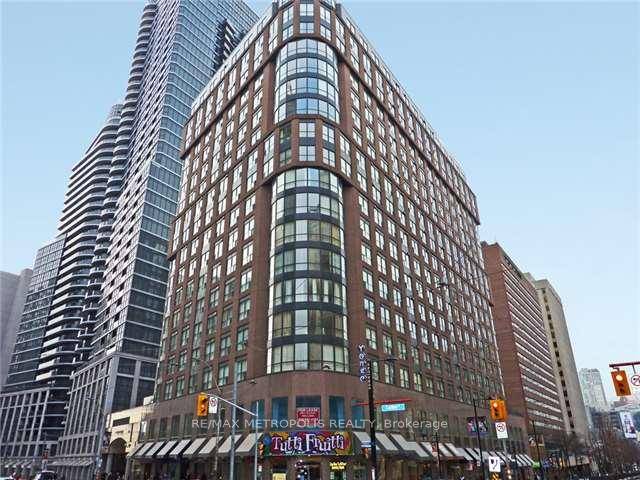 Beautiful amp ; Spacious 1 Bedroom Plus Den Suite Available For Rent At The Ellington.