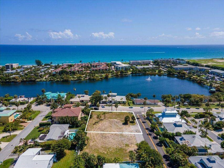 Spectacular oversized lot in the premier location in all of Juno Beach, great elevation and just steps to the beach !