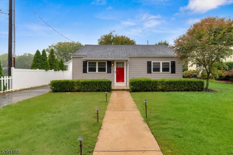 Charming, fully renovated 3 bed, 1.