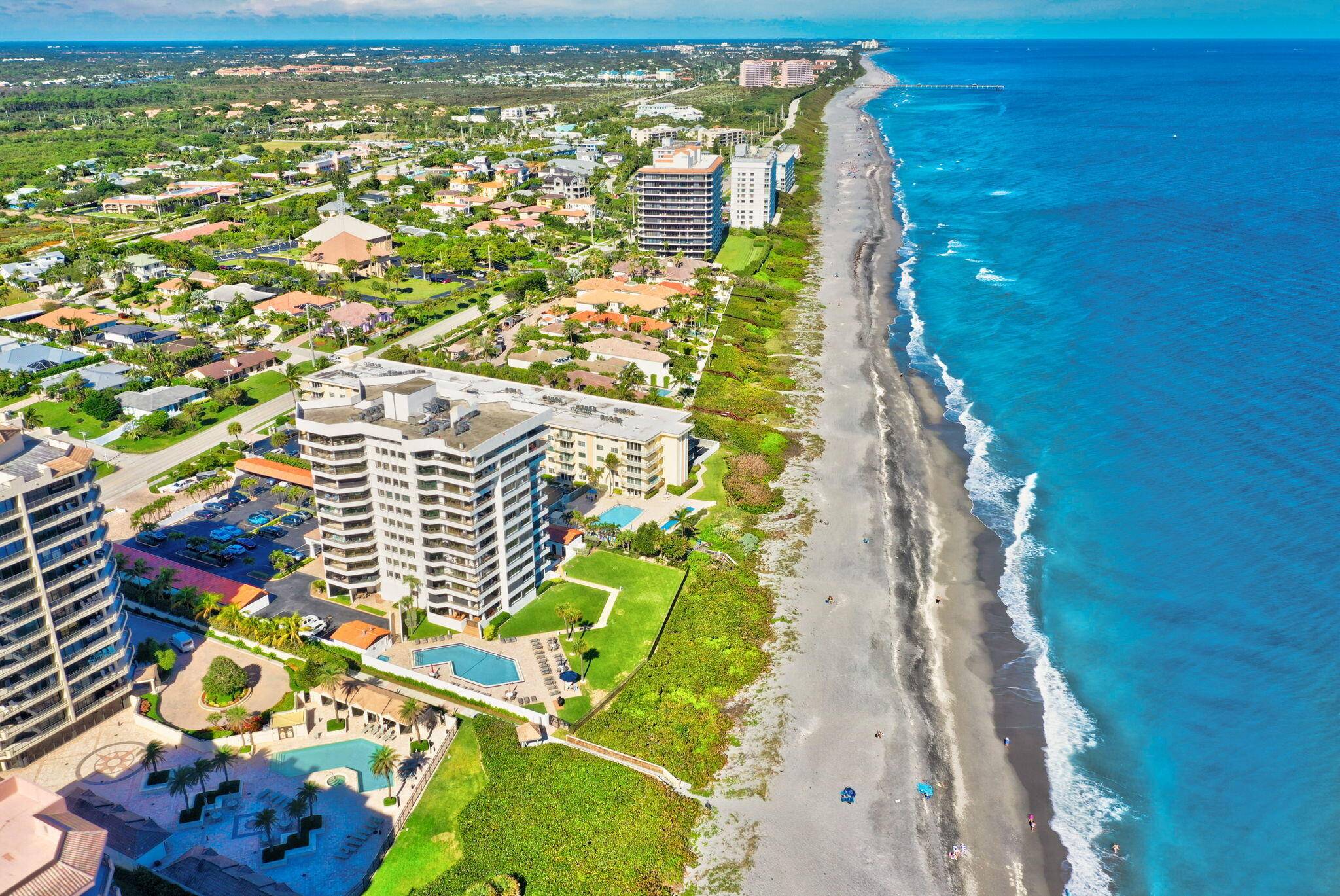 UNBELIEVABLE Ocean views await you in Juno Beach, Palm Beach Counties best kept secret !
