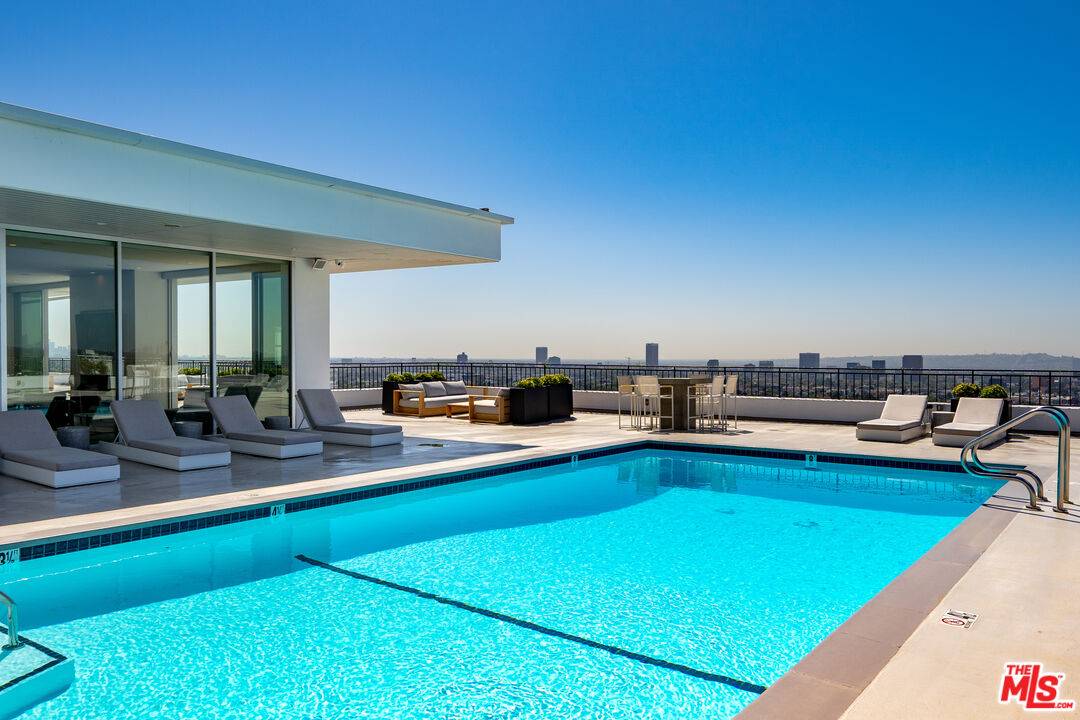 1100   Alta Loma Rd 2BR Sunset Strip La