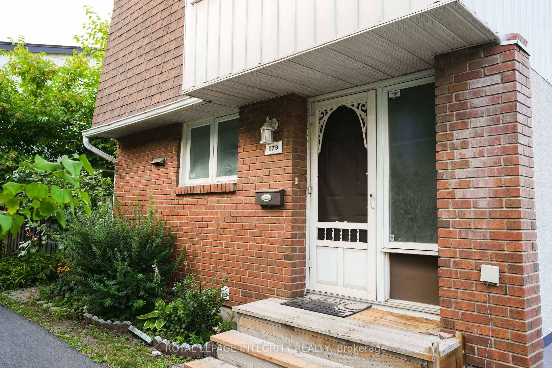 Affordable No Carpet 4 2 Bedroom house in SOUTH KEYS HUNT CLUB !