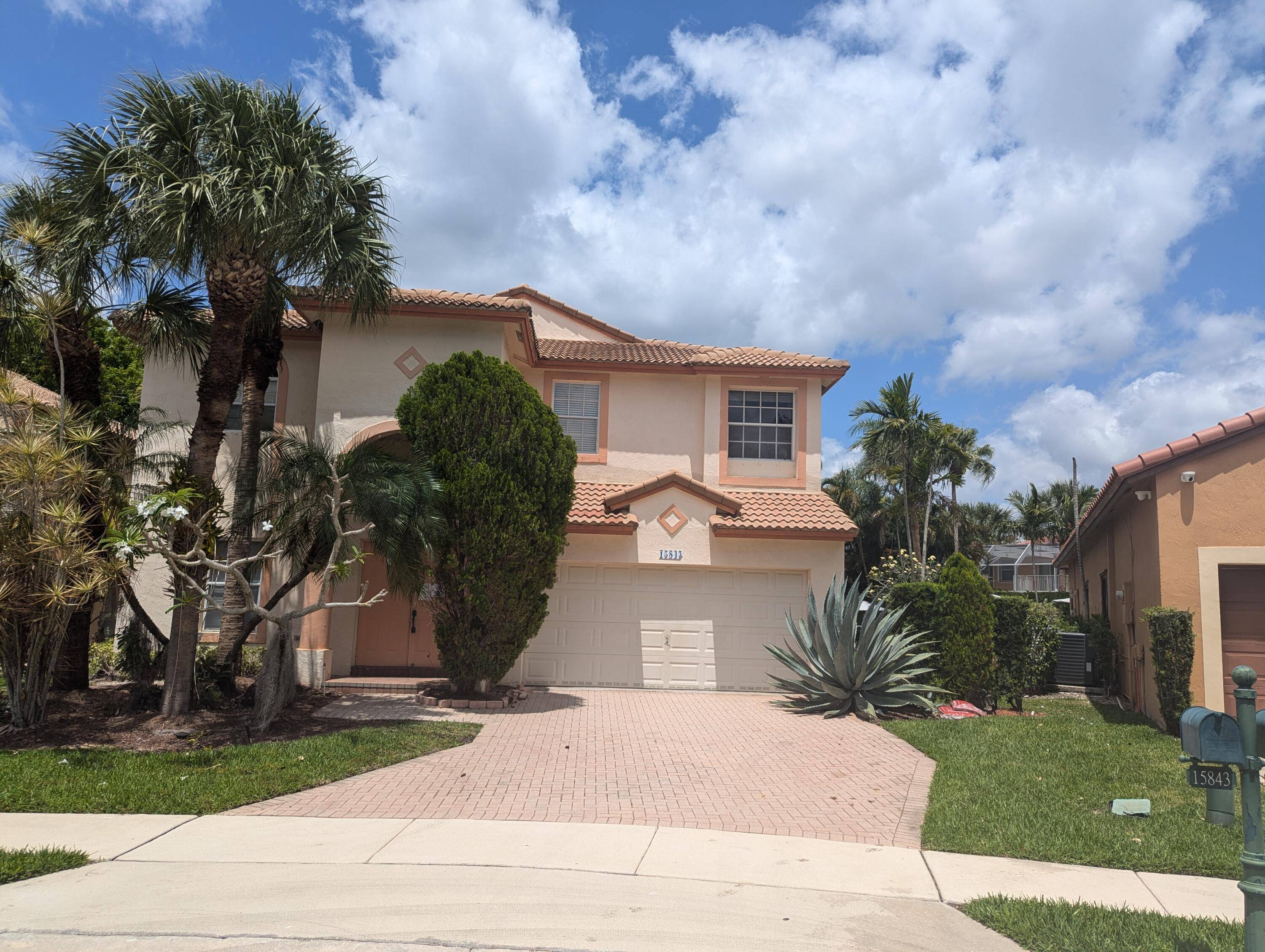 Experience a Luxury Lifestyle nestled in the prestigious Grand Palms Golf community 5 3 WITH POOL FANTASTIC FAMILY ROOM, GREAT FOR ENTERTAININGSCREENED PATTIO OVERLOOKING VIEW OF POOL, OVERSIZED BEDROOMS, A ...