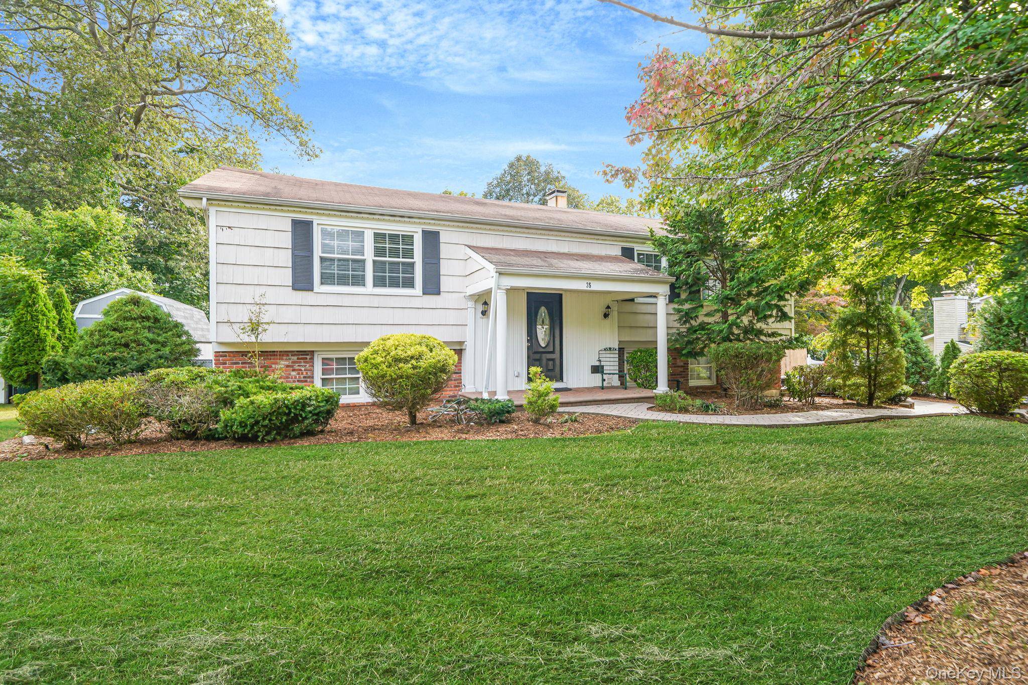 Welcome to the sought after W Section of Coram in the Middle Country SD !