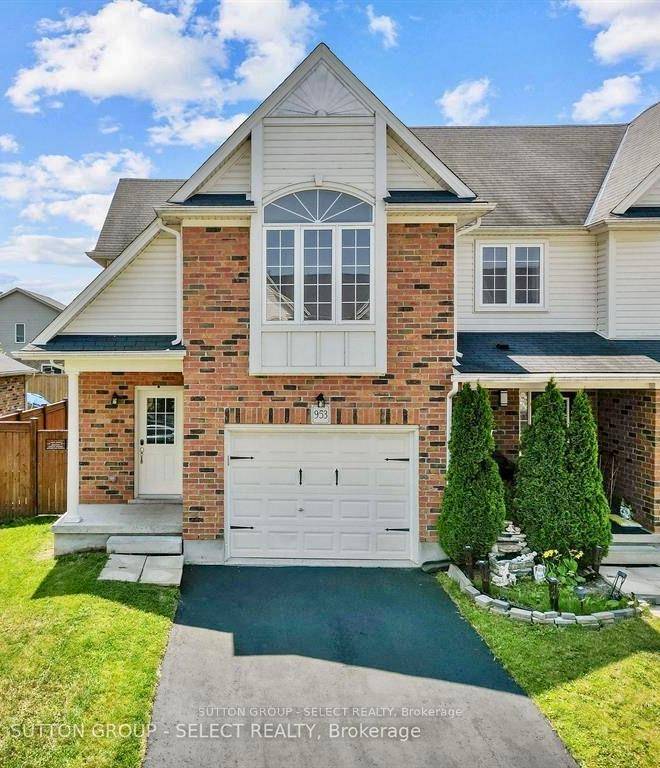 Welcome to 953 Silverfox Crescent an end unit townhome in North London's sought after Fox Field community.
