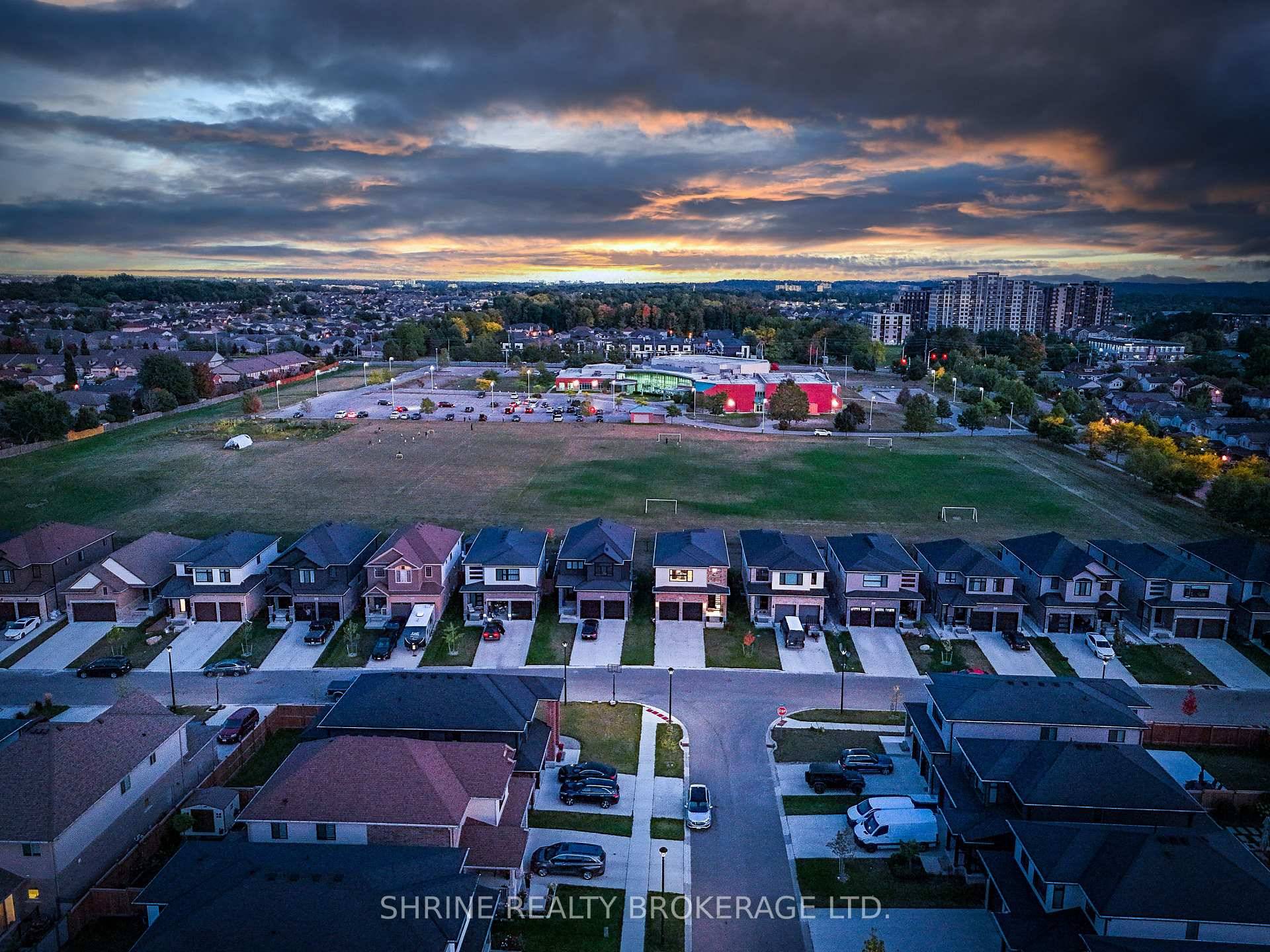 Detached home, northwest London, 2 car garage, living room with gas fireplace, kitchen with upgraded windows, stainless steel appliances, pot lights and upgraded lighting features Secondly floor, 3 great side ...