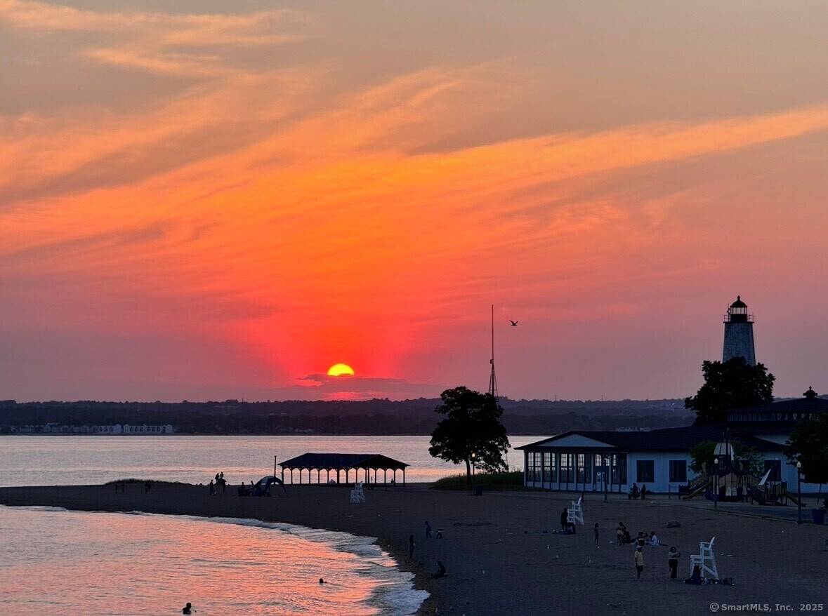 Live the Waterfront Dream !