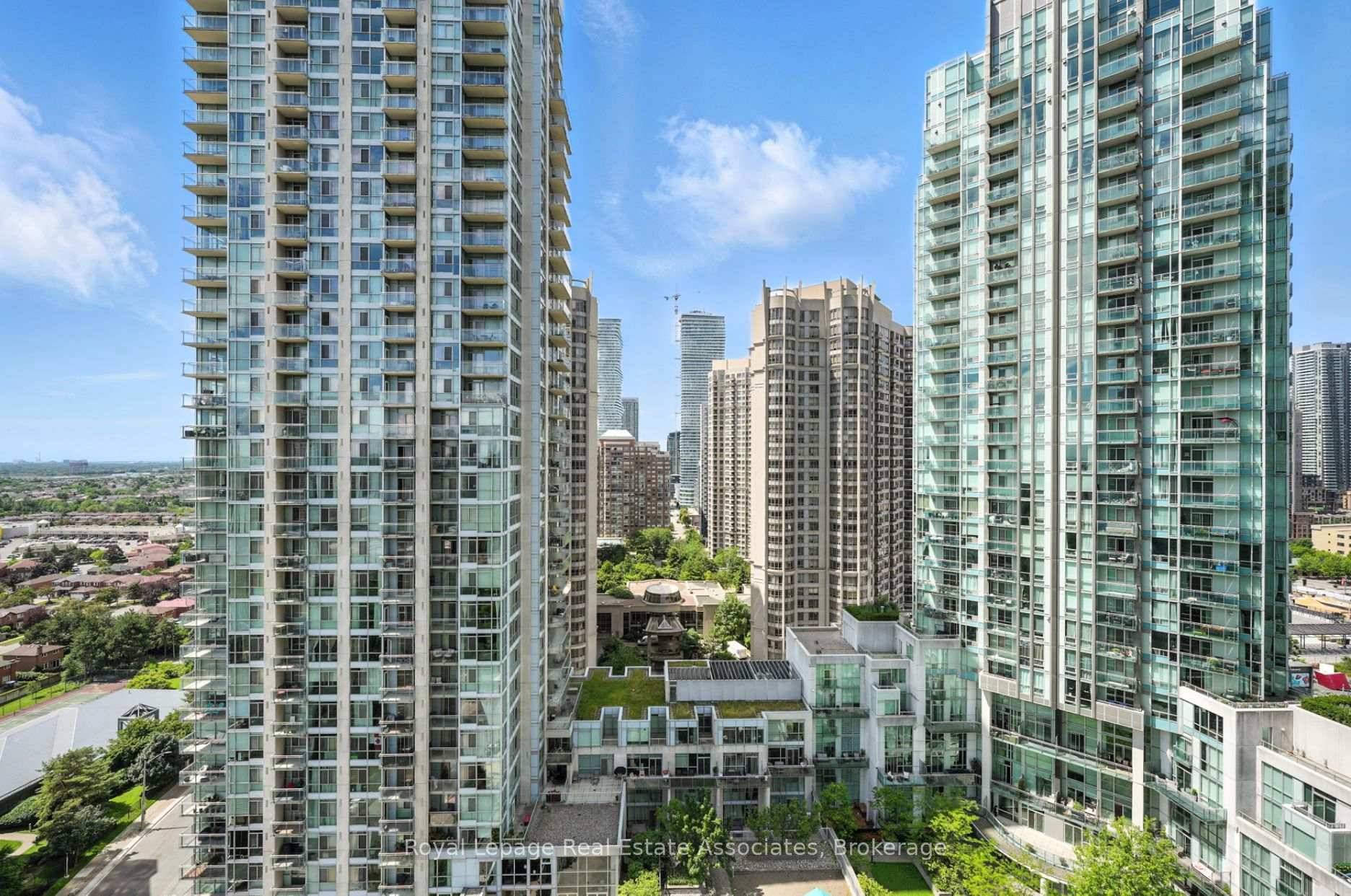Welcome to this spacious and modern 1 bed, 1 bath condo in the heart of Mississauga, offering stunning views of City Hall and an unbeatable location.