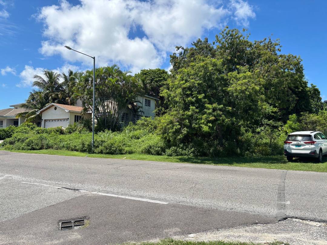 EASTWOOD Land New-Providence