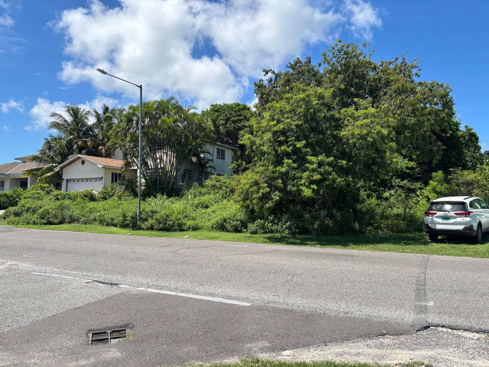 EASTWOOD Land New-Providence