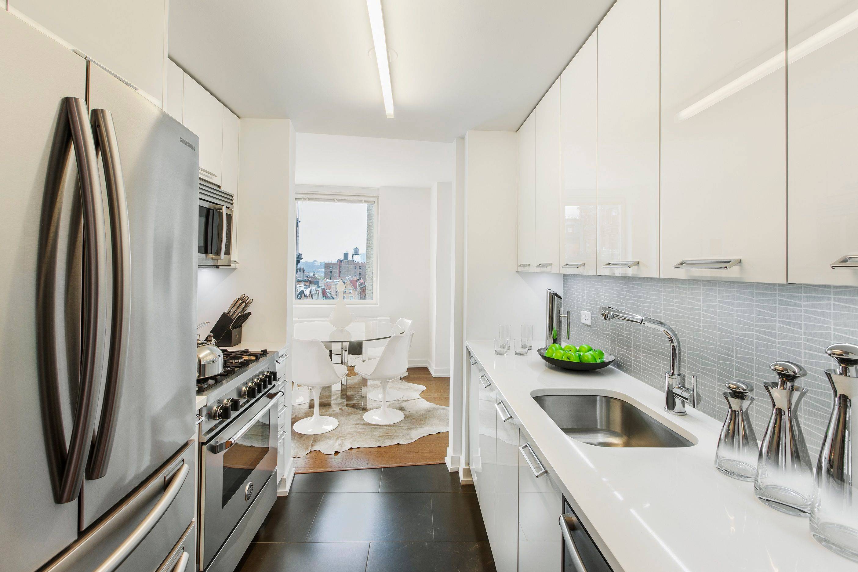 This 3BR 2. 5BA has floor to ceiling windows, incredible light and iconic Upper West Side views.