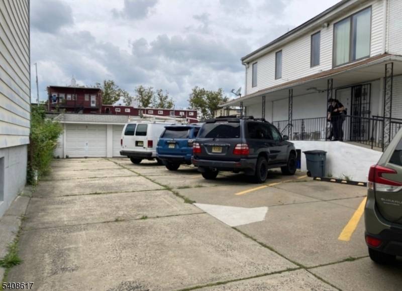 137 Prospect is an Established walk in urgent medical clinic for over 35 years in a great location.