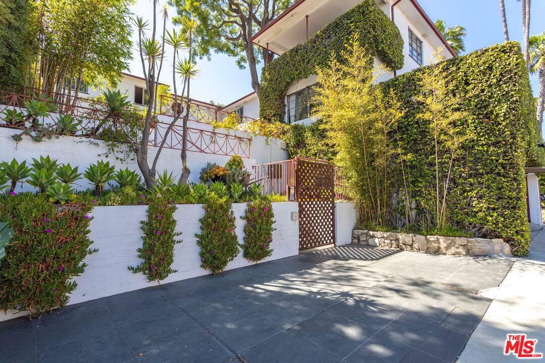 10959 STRATHMORE DR 3BR Westwood La