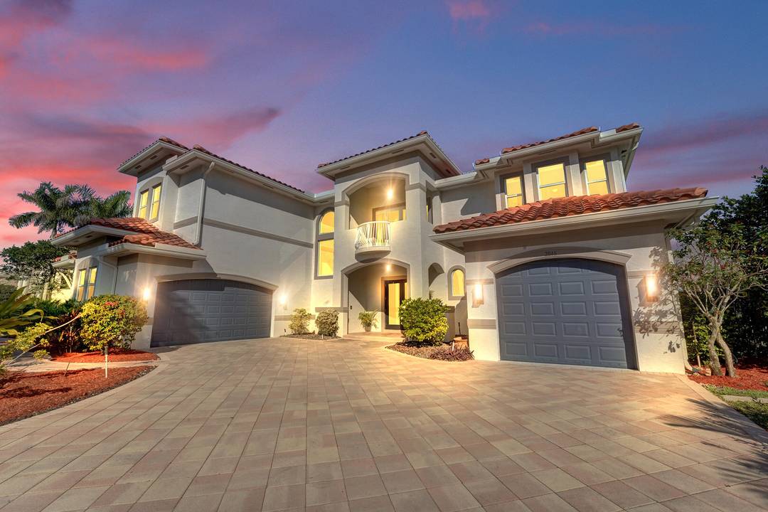 Experience true luxury living in this stunning 5 BR 6 BA estate on a massive 35, 000 SQ FT lot complete with a brand new sparkling Van Kirk designed saltwater ...