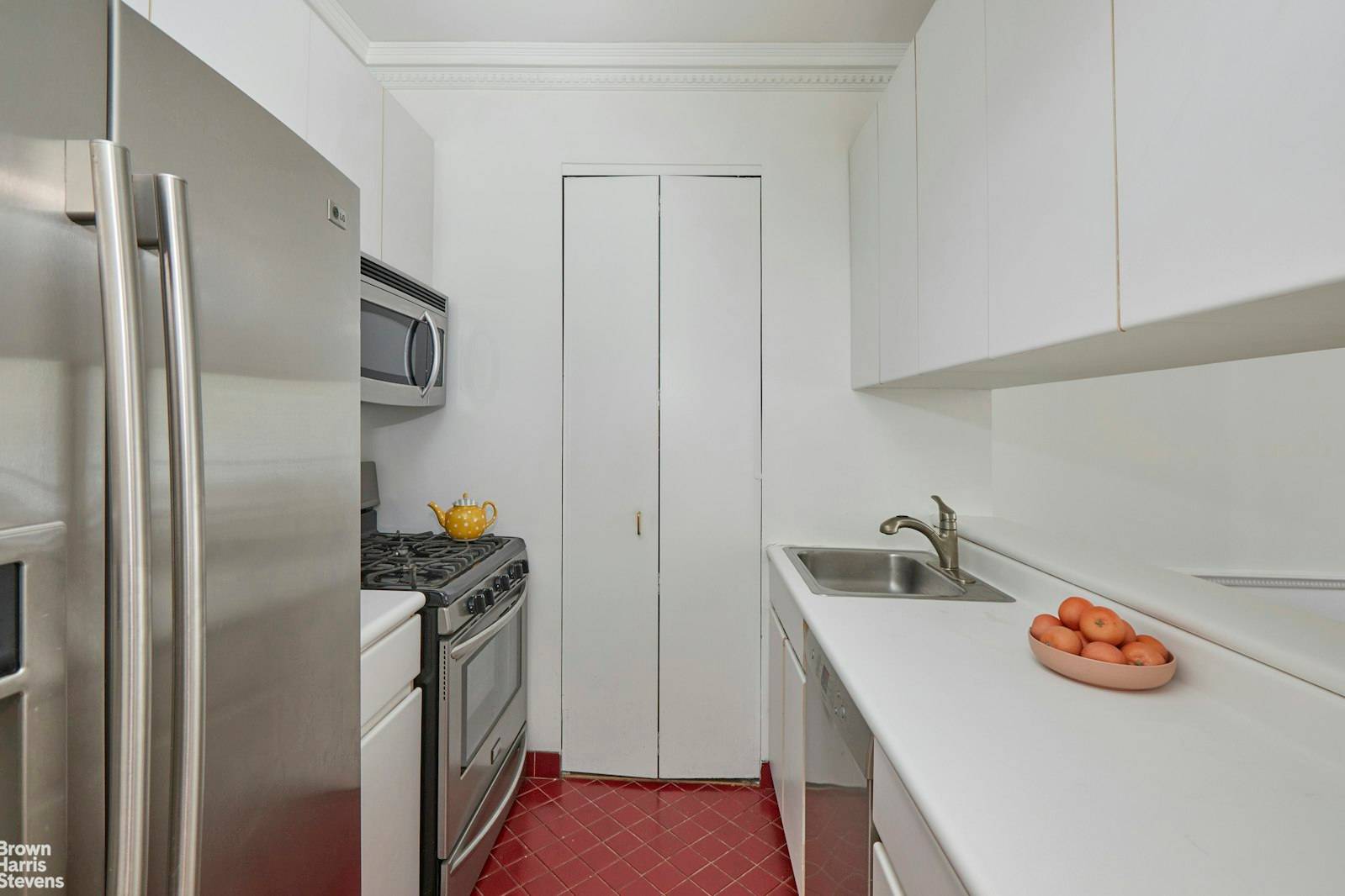 PRIVATE TERRACE ! Be the first to visit this Elegant One Bedroom Overlooking the Museum of Natural History and your own Private Terrace with views of historic townhouse gardens.