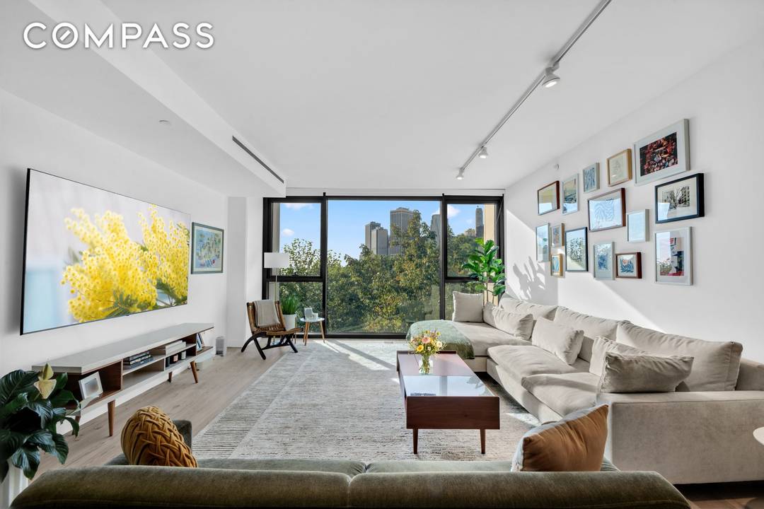 Experience waterfront living in this exceptional 1 bedroom, 1.