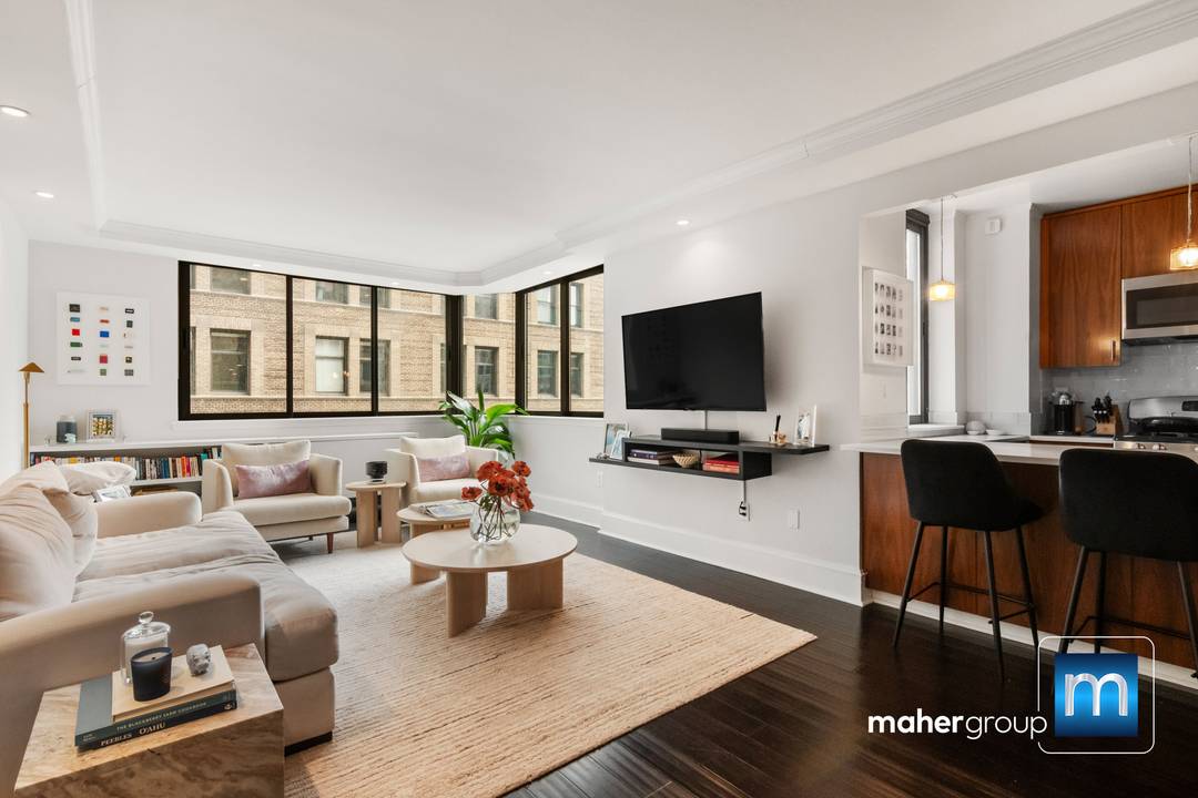 Simply Smarter Design... One of the most unique and sought after corner 1BR condominiums on Park Avenue South, this turn key home features a brilliantly optimized 810 SF layout that ...