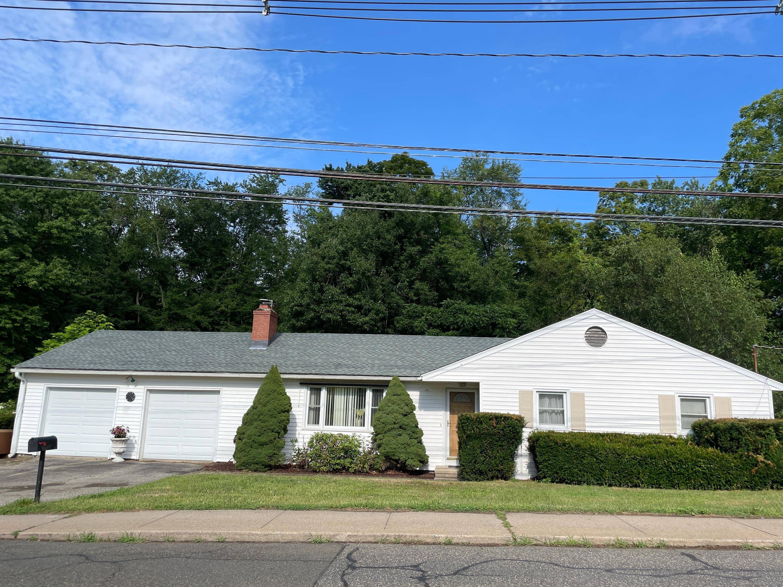 Move right in to this one level living home !