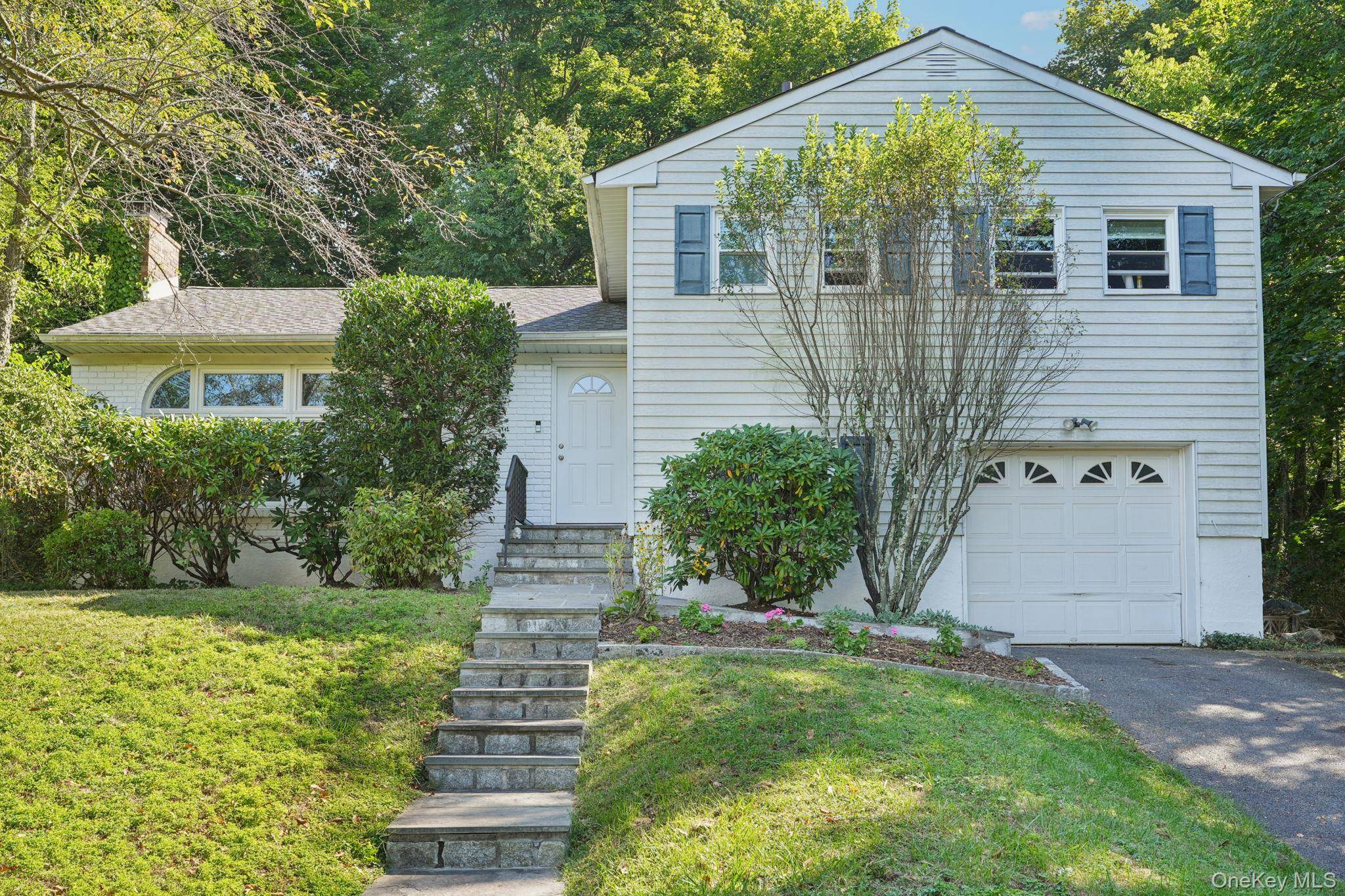 Nestled on a quiet, tree lined cul de sac in the heart of sought after Briarcliff Manor, this beautifully maintained 3 bedroom, 2 bath split level home offers comfort, style, ...