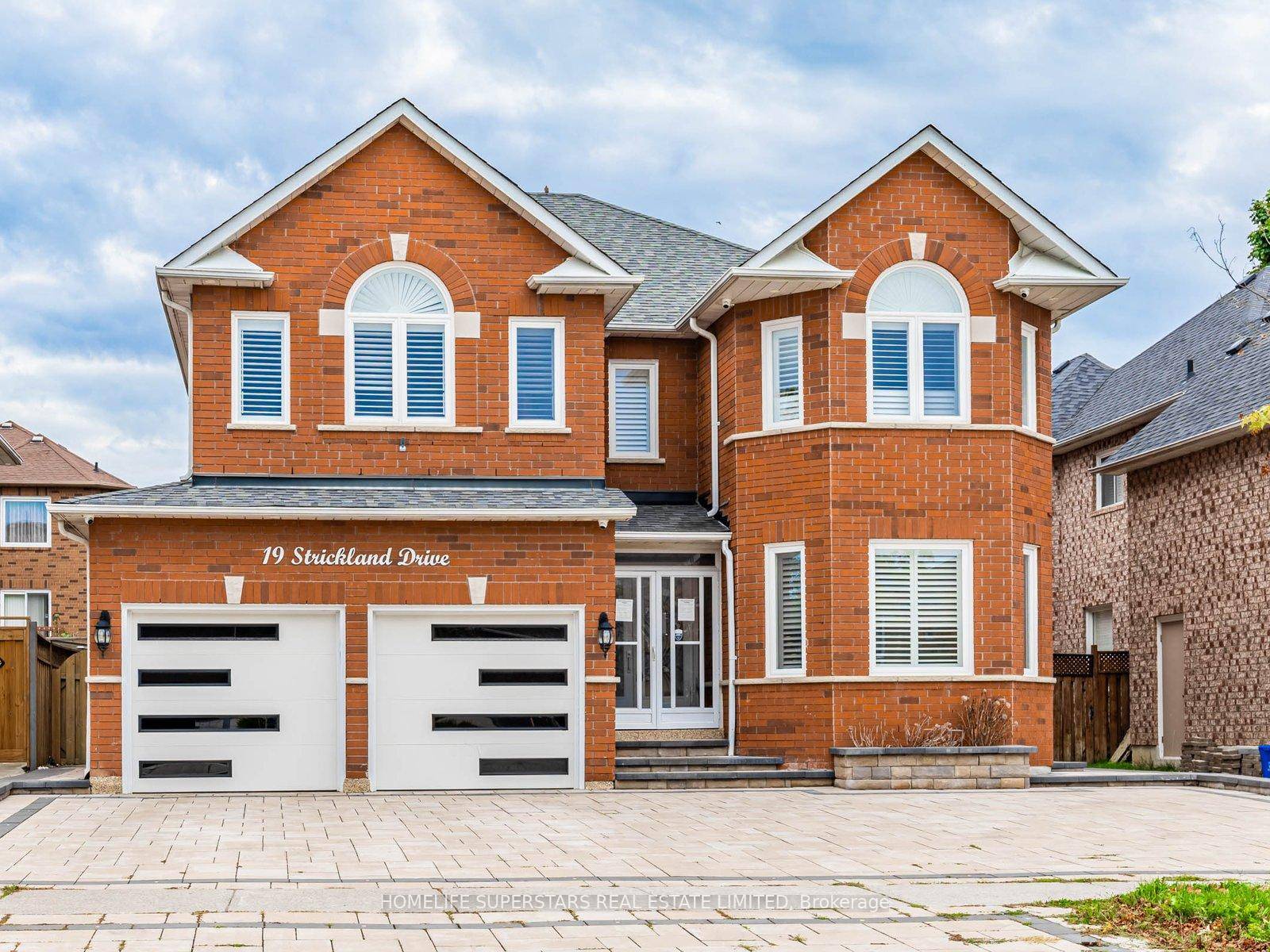 Immaculate 4 BR Luxury Detached House Over 4500 sq ft of Living Area Inc 3 BR Bsmt with Tons of Upgrades, Crown moulding amp ; Pot Lights, Open concept Modern ...