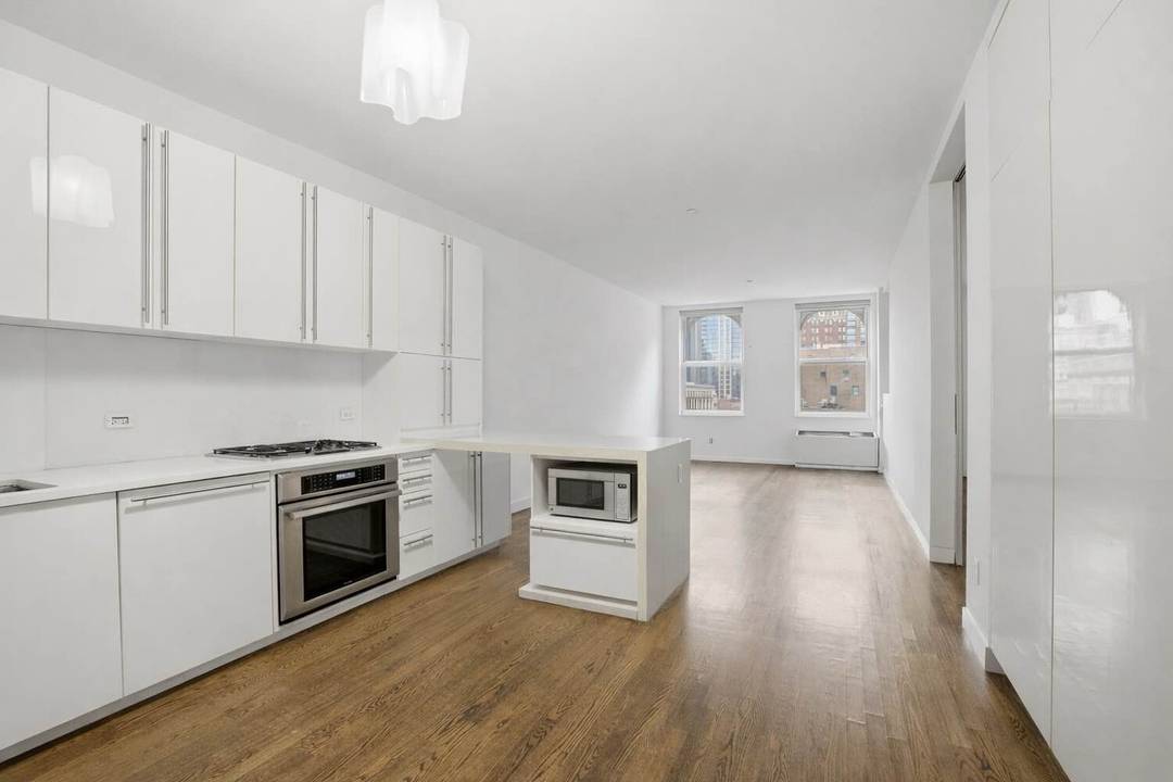 Spacious and sun filled 1 bedroom, 1 bath condo offering an impressive 1, 089 square feet in the heart of Flatiron.