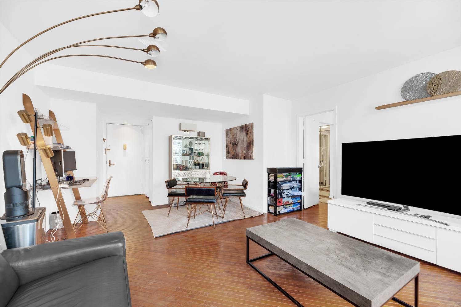 Welcome to The Kingsley Condo, where luxury living meets the vibrant energy of the Upper East Side.