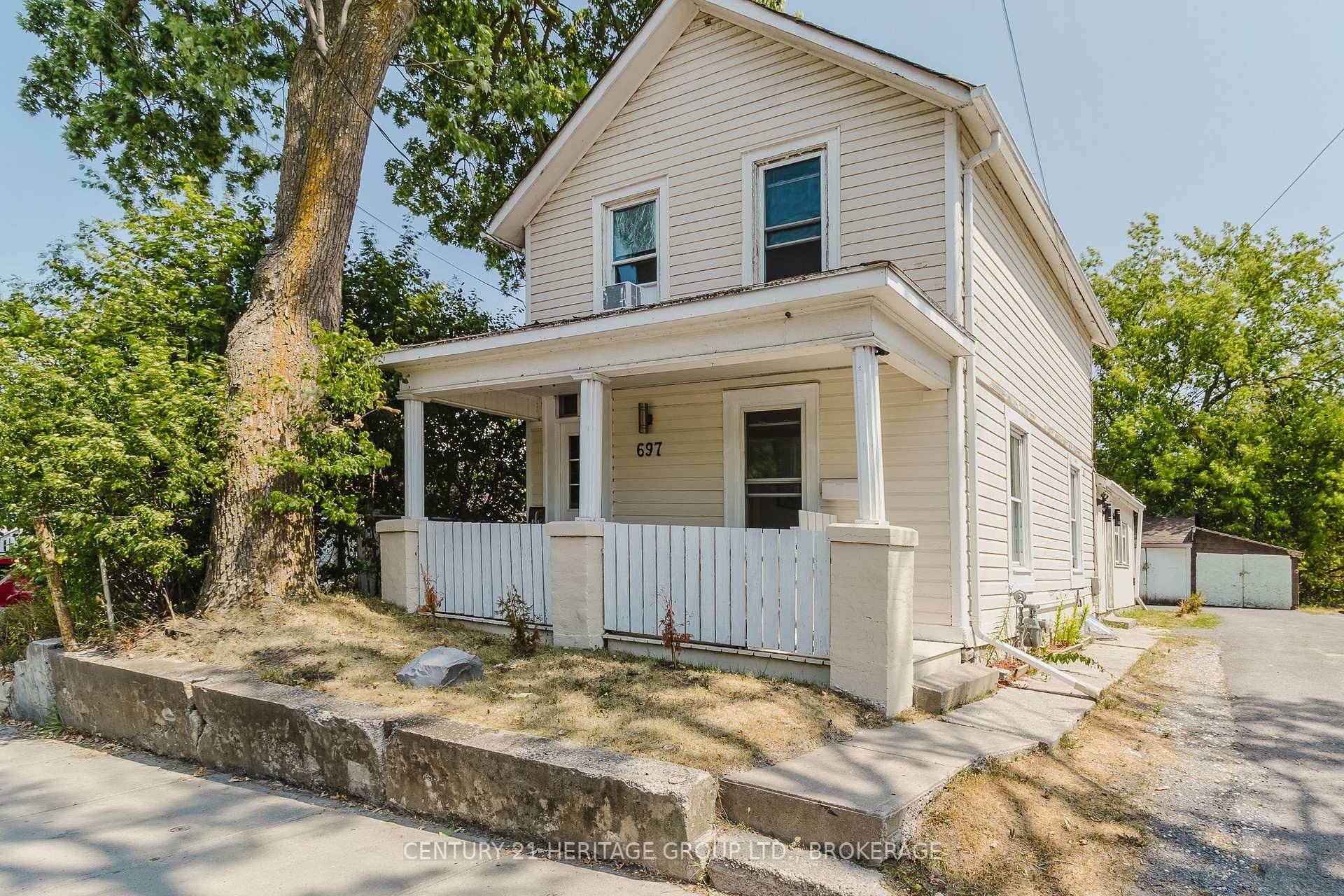 Welcome to 697 Montreal Street, ideally situated just minutes from downtown Kingston.