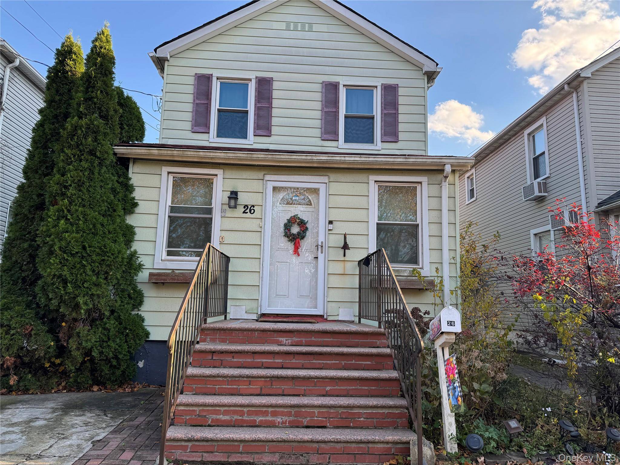 Welcome to this full house rental in the desirable Jericho School District.