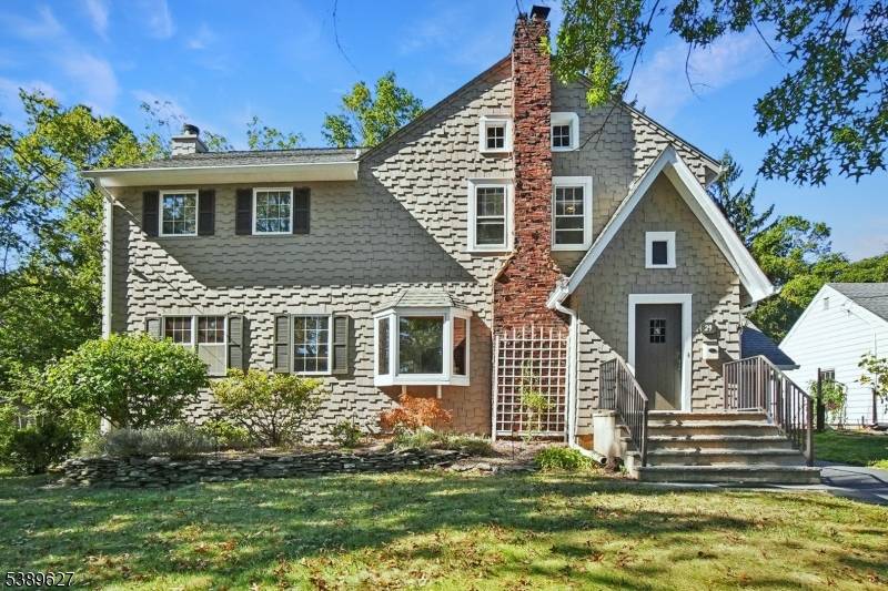 Located in Prestigious Livingston on a PRIVATE.