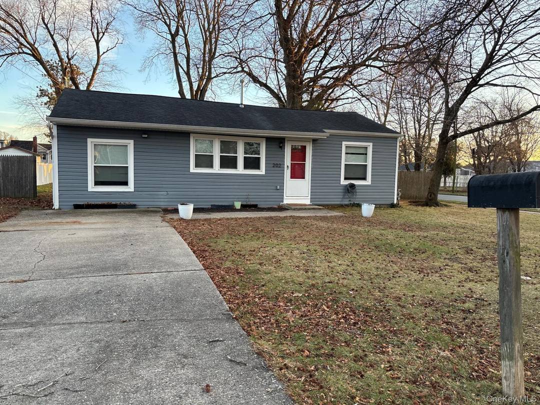 Beautifully 4 Bed, 1 Bath Ranch with a Huge Yard Conveniently Located in Brentwood !