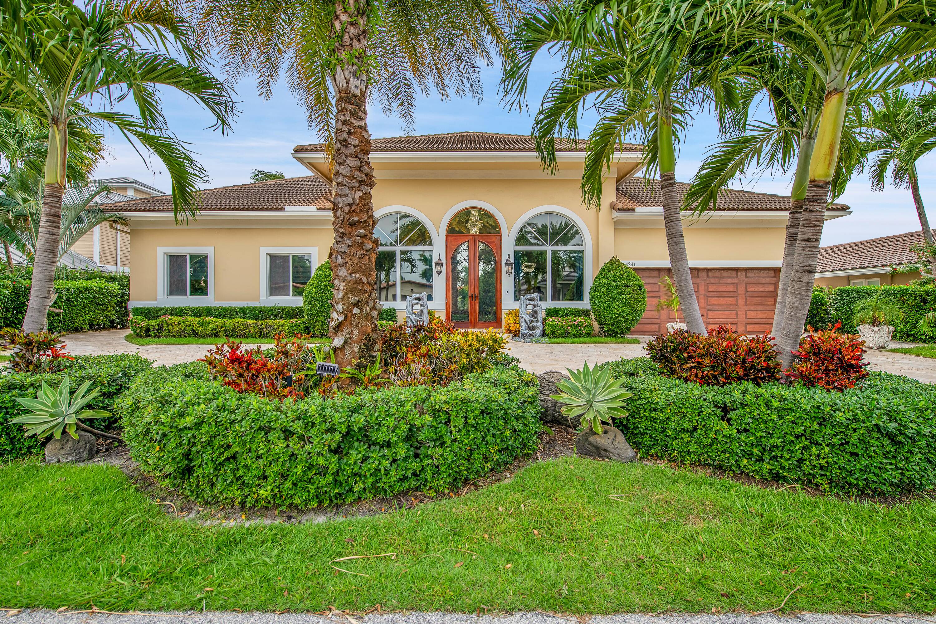 Live the ultimate Florida lifestyle in this custom built 4 bedroom, 3.