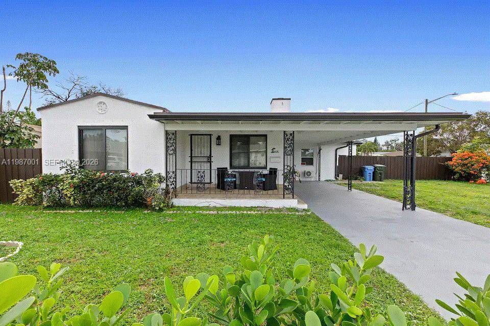 RENOVATED POTENTIAL TURNKEY 4 BEDROOM RESIDENCE IN PRIME OAKLAND PARK CORALS.