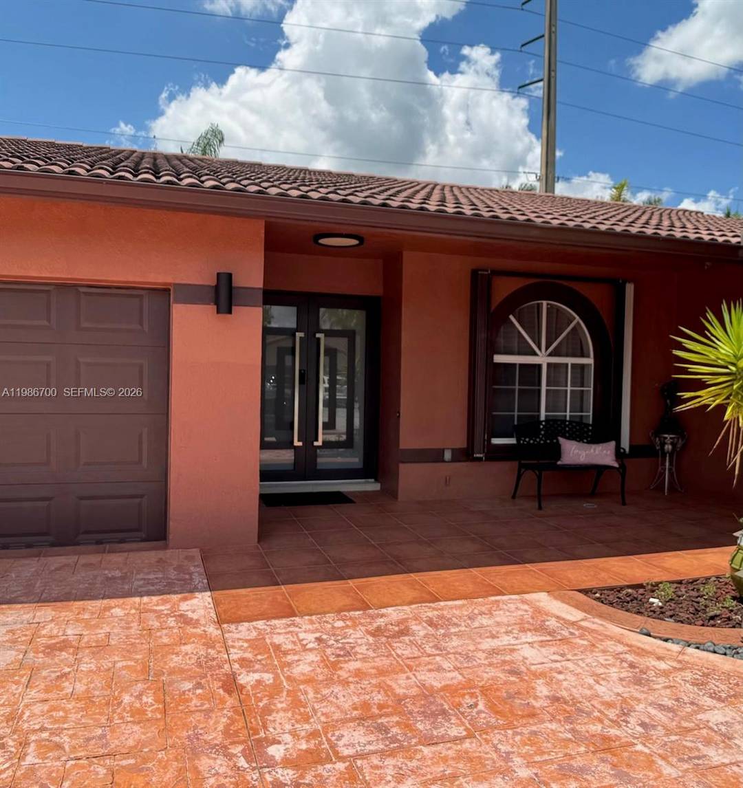 Beautiful 4 bedroom, 3 bathroom home located in the desirable Country Walk area, offering comfort, functionality, and the best of South Florida living.
