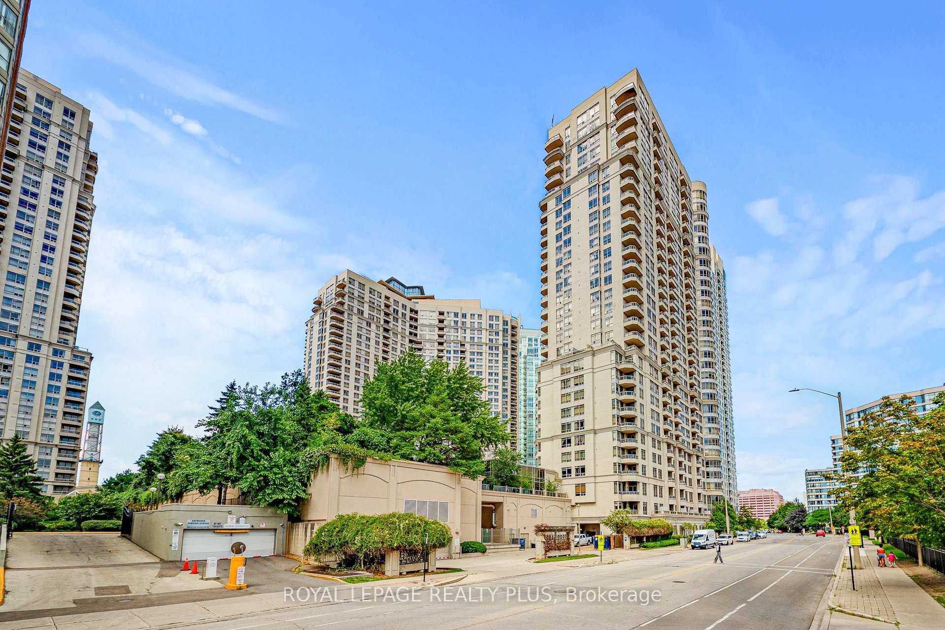 Welcome to this stunning 2 bedroom plus den apartment in the highly desirable Square One area !