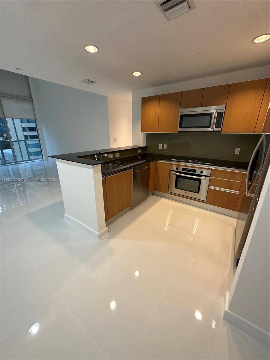 Modern two bedrooms and two full bathrooms apartment with views to Brickell Avenue and Biscayne Bay.