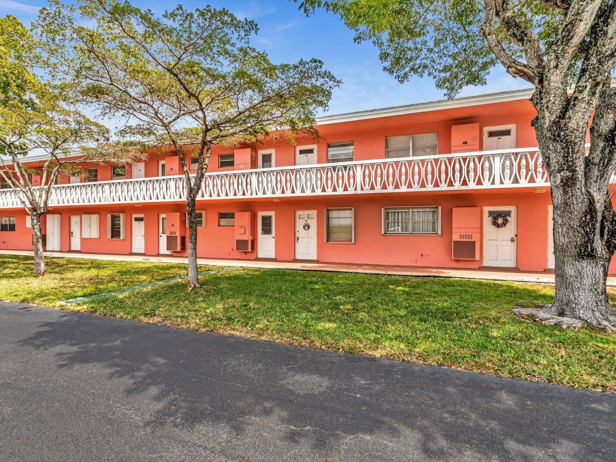 East Boca Raton condo with superb value !