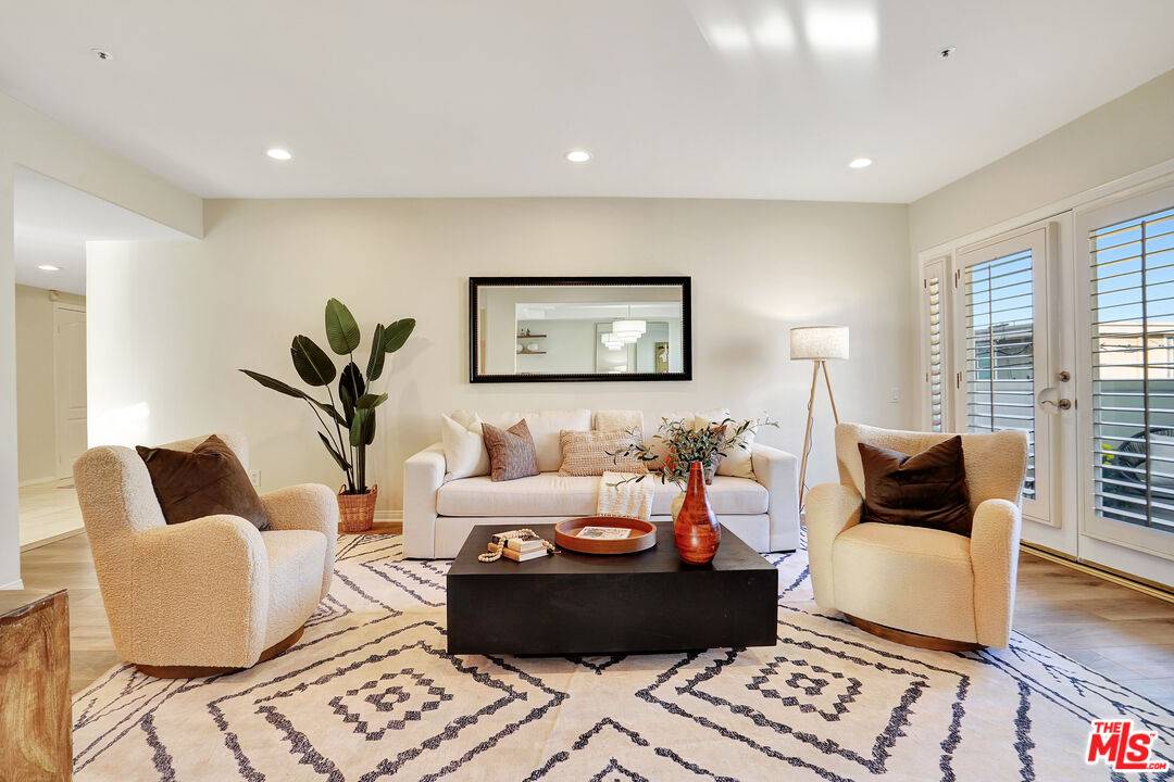 11690   Montana Ave 2BR Brentwood La