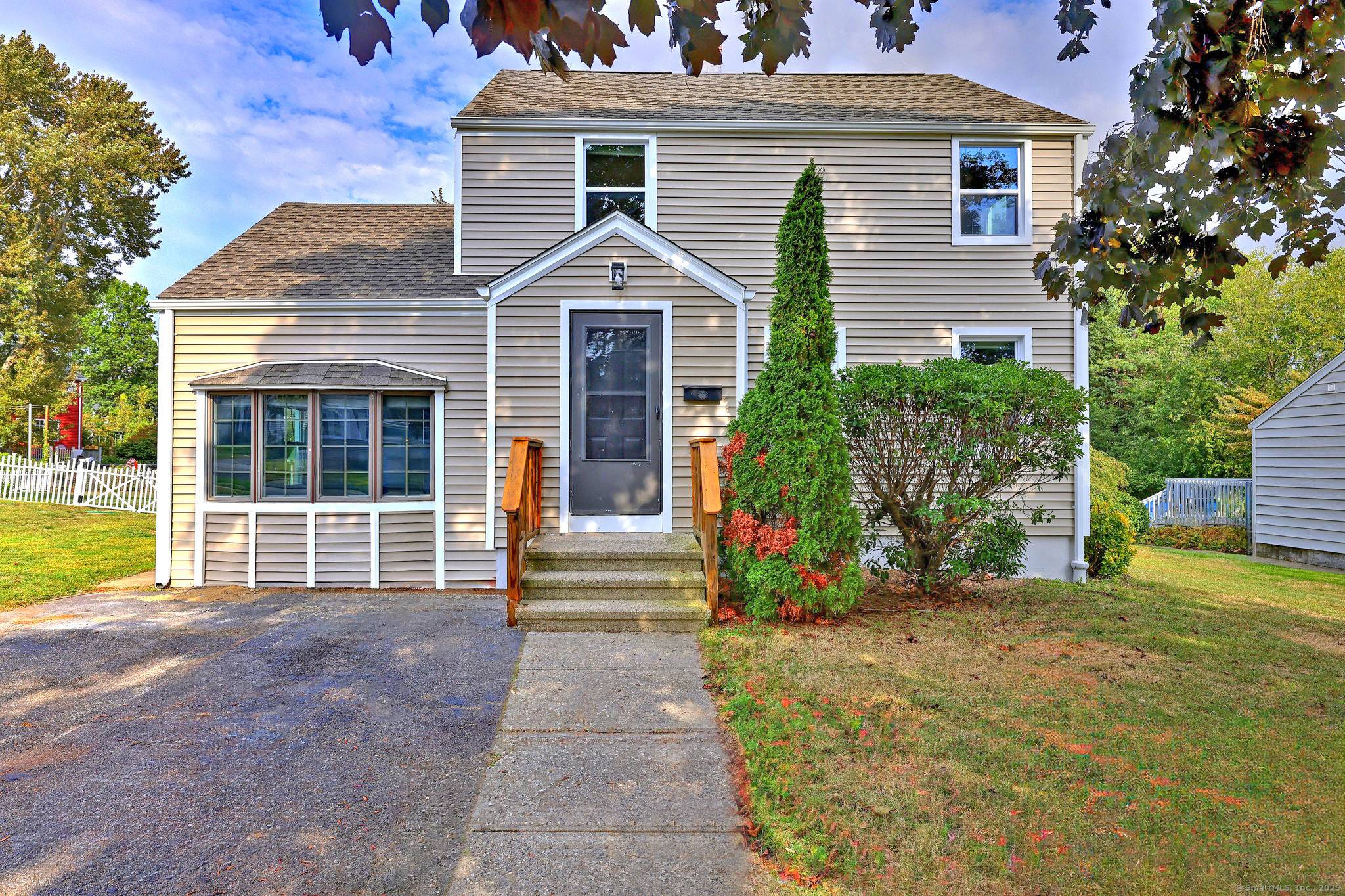 Charming Colonial in North Stratford !